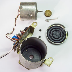 almois-jobbing-ussr-motor-dc-brushed-cassette-recorder-inside.jpg
